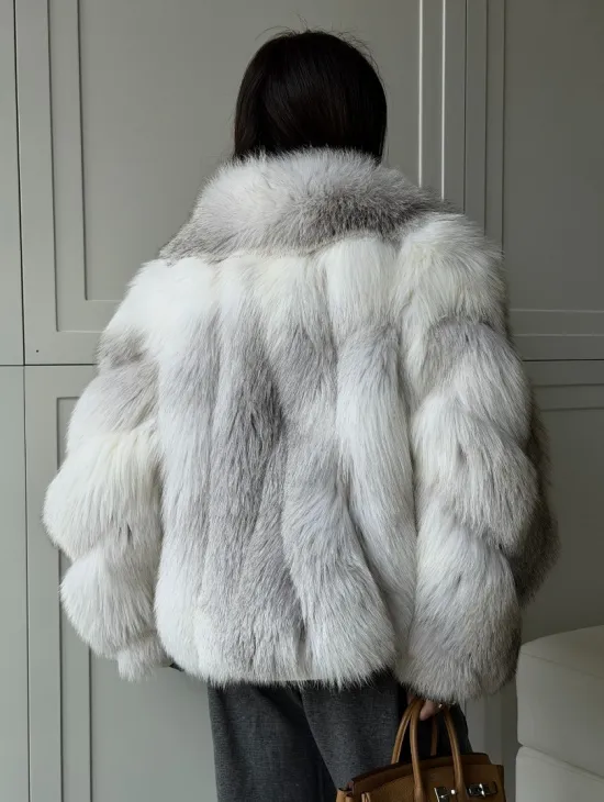 Полушубок из белой лисы, рукава - косички