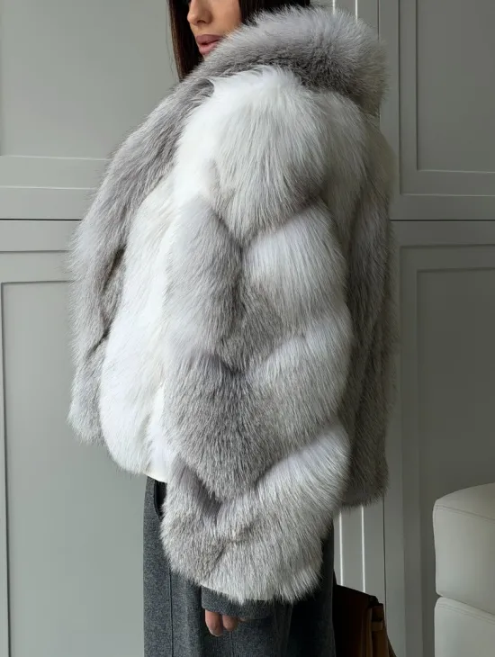 Полушубок из белой лисы, рукава - косички