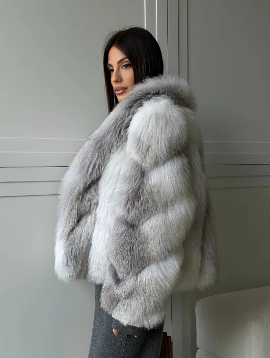 Полушубок из белой лисы, рукава - косички