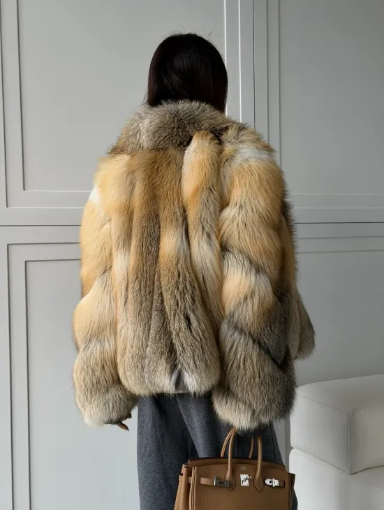 Женская шуба из лисьего меха Golden Edged Fox