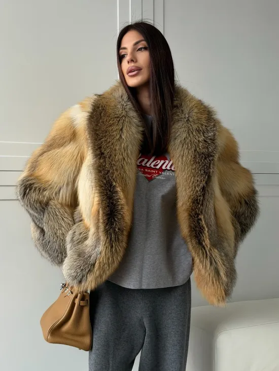 Женская шуба из лисьего меха Golden Edged Fox