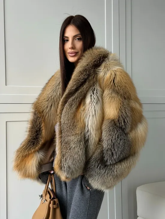 Женская шуба из лисьего меха Golden Edged Fox