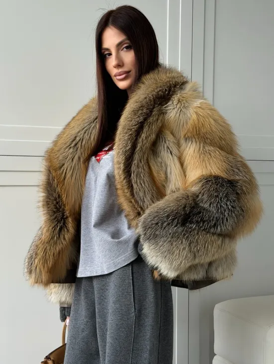Женская шуба из лисьего меха Golden Edged Fox