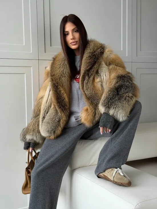 Женская шуба из лисьего меха Golden Edged Fox