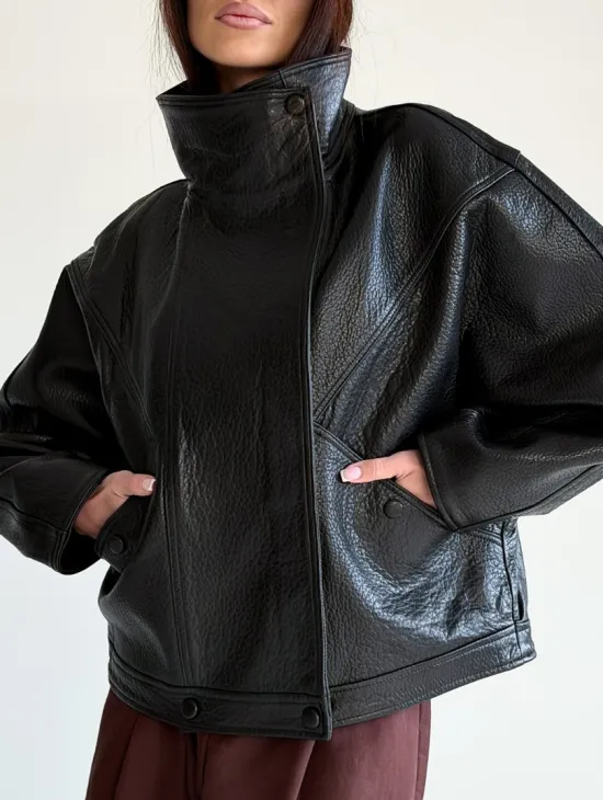 Черная женская кожаная куртка