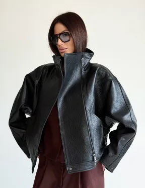 Черная женская кожаная куртка