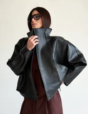 Черная женская кожаная куртка