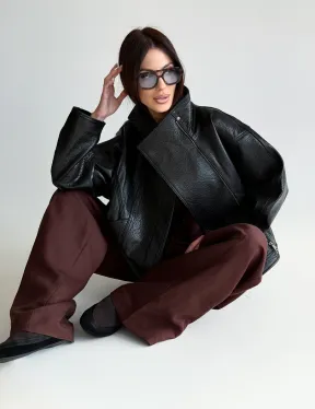 Черная женская кожаная куртка