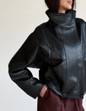 Черная женская кожаная куртка