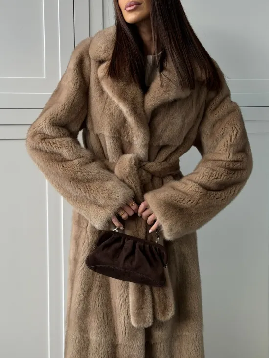 Прямая шуба из меха норки с поясом (бежевая)