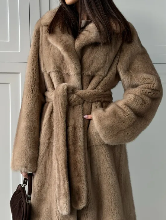 Прямая шуба из меха норки с поясом (бежевая)
