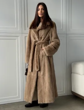 Прямая шуба из меха норки с поясом (бежевая)