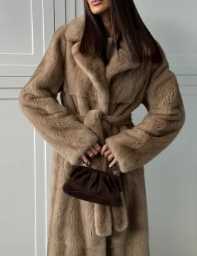 Прямая шуба из меха норки с поясом (бежевая)