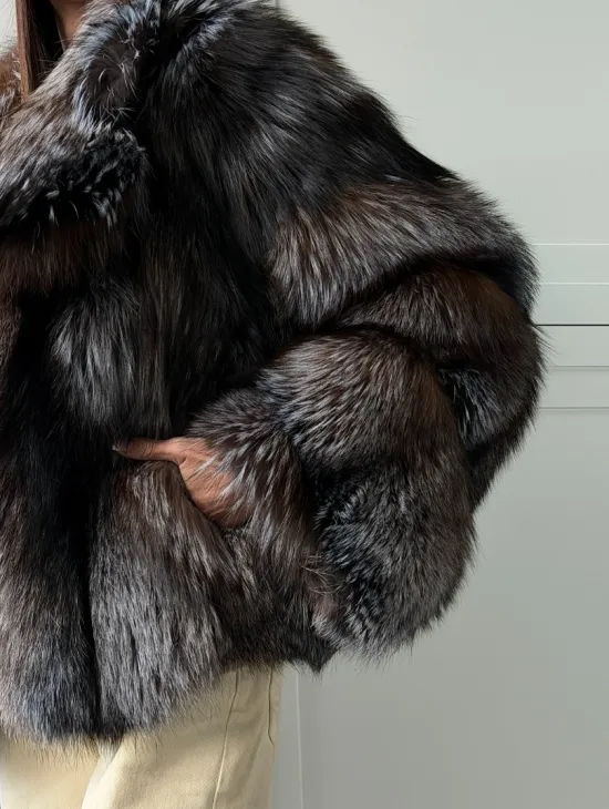 Шуба из меха блюфрост - воротник английский