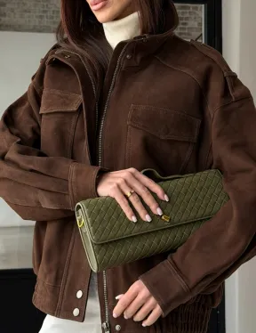 Коричневая куртка из натуральной замши тренд 2026