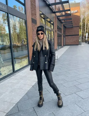 Дубленка из натуральной овчины в стиле милитари