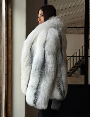 Шуба из цельного меха белой арктической лисы с шалевым воротником