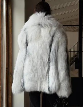 Шуба из цельного меха белой арктической лисы с шалевым воротником