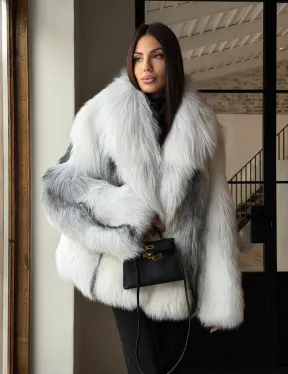 Шуба из цельного меха белой арктической лисы с шалевым воротником