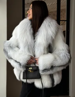 Шуба из цельного меха белой арктической лисы с шалевым воротником