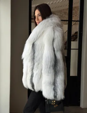 Шуба из цельного меха белой арктической лисы с шалевым воротником
