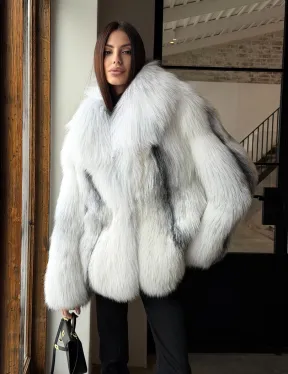 Шуба из цельного меха белой арктической лисы с шалевым воротником