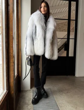 Шуба из цельного меха белой арктической лисы с шалевым воротником