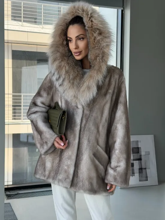Шуба из аукционной пепельной норки с капюшоном из рыси