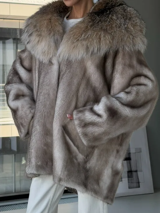 Шуба из аукционной пепельной норки с капюшоном из рыси