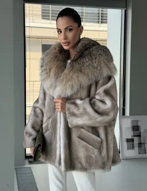 Шуба из аукционной пепельной норки с капюшоном из рыси