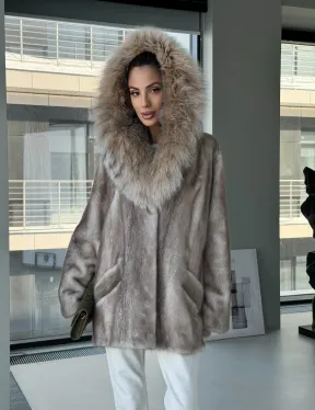 Шуба из аукционной пепельной норки с капюшоном из рыси