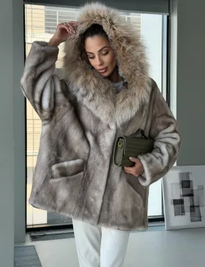 Шуба из аукционной пепельной норки с капюшоном из рыси