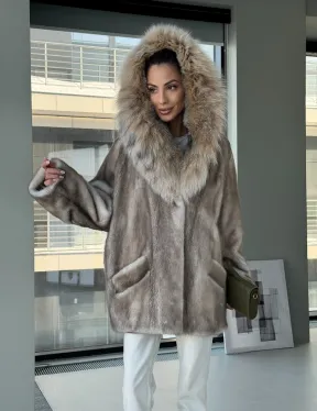 Шуба из аукционной пепельной норки с капюшоном из рыси