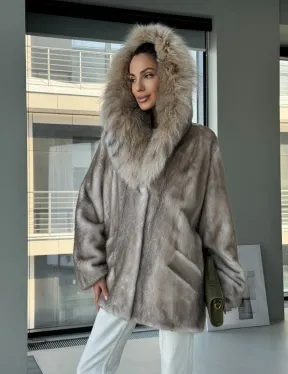 Шуба из аукционной пепельной норки с капюшоном из рыси