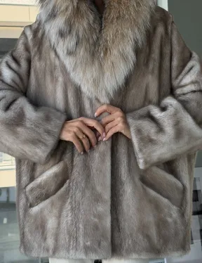 Шуба из аукционной пепельной норки с капюшоном из рыси