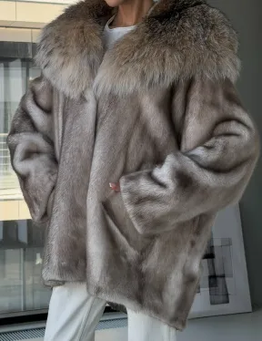 Шуба из аукционной пепельной норки с капюшоном из рыси
