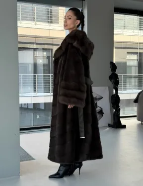 Норковая шуба с отделкой из куницы на рукавах и капюшоне - фото 11