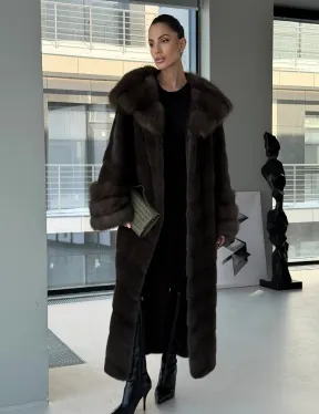 Норковая шуба с отделкой из куницы на рукавах и капюшоне - фото 14