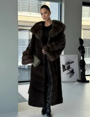 Норковая шуба с отделкой из куницы на рукавах и капюшоне - фото 16