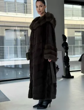 Норковая шуба с отделкой из куницы на рукавах и капюшоне - фото 5