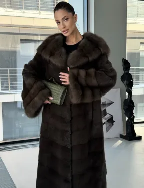 Норковая шуба с отделкой из куницы на рукавах и капюшоне - фото 9