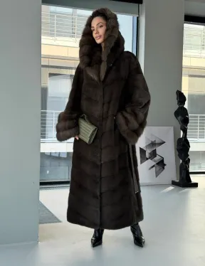 Норковая шуба с отделкой из куницы на рукавах и капюшоне - фото 12
