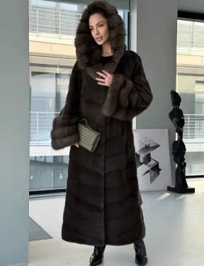 Норковая шуба с отделкой из куницы на рукавах и капюшоне - фото 7