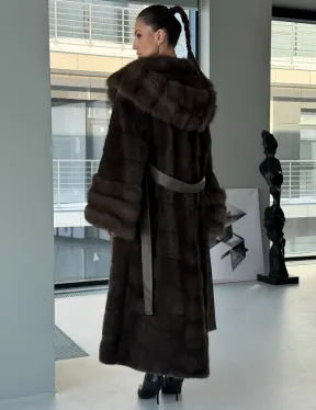 Норковая шуба с отделкой из куницы на рукавах и капюшоне - фото 8