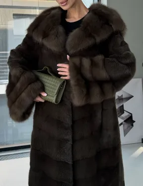 Норковая шуба с отделкой из куницы на рукавах и капюшоне - фото 3