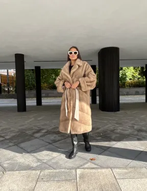 Шуба из меха аукционной норки с английским воротником