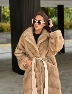 Шуба из меха аукционной норки с английским воротником