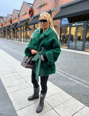 Короткая шуба из меха норки Velvet в изумрудном цвете