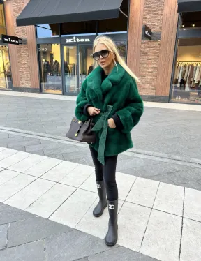 Короткая шуба из меха норки Velvet в изумрудном цвете