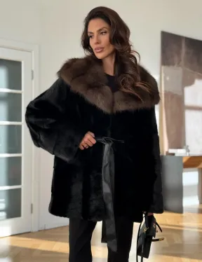 шуба из норки с капюшоном из меха куницы